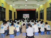 Võ sư Nguyễn Ngọc Nội trao đổi cùng các học trò trong ngày lễ giỗ Tổ năm Tân Mão - 2011